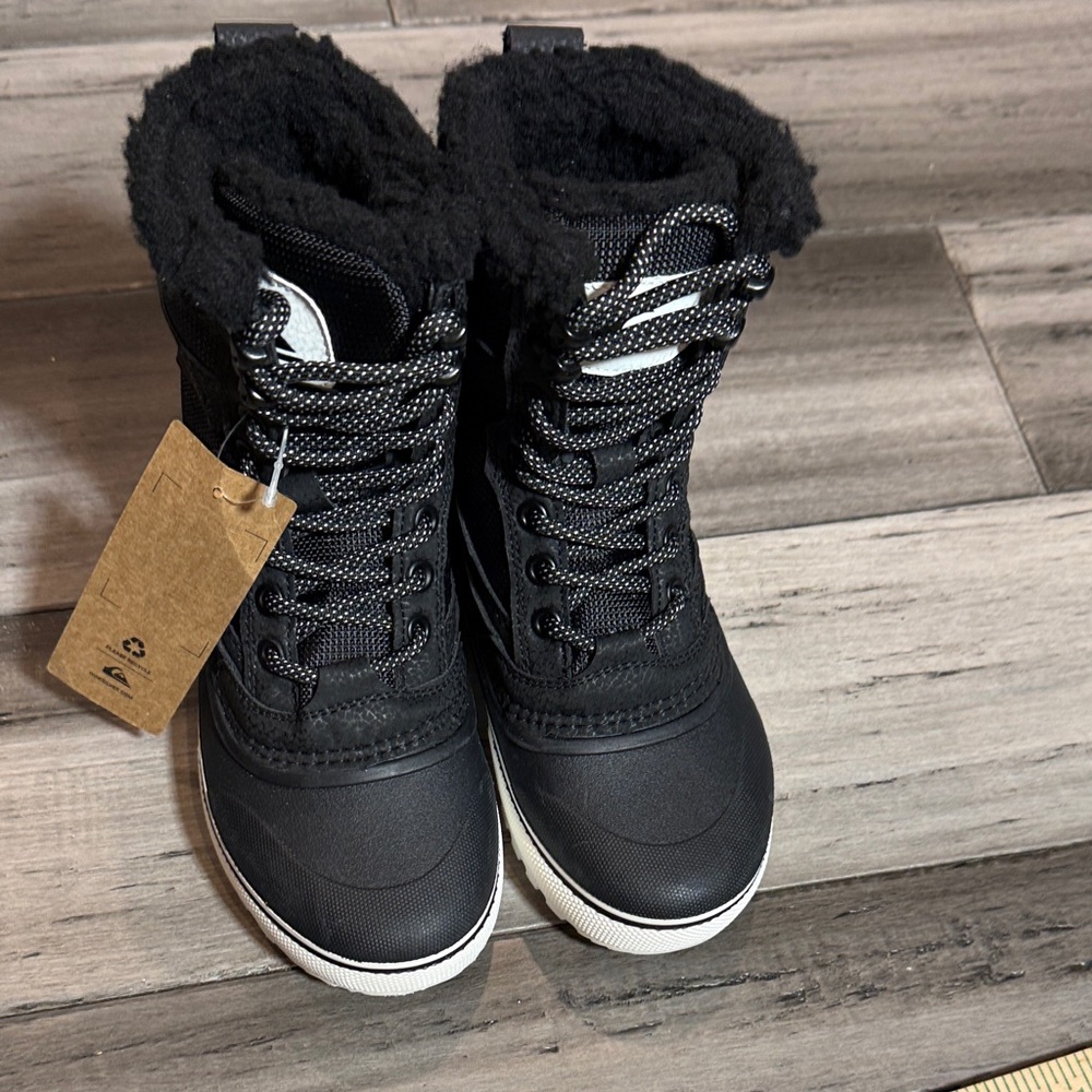 NWT Quiksilver Black Lace-Up Winter Boots with Faux Fur Collar - Picture 10 of 10